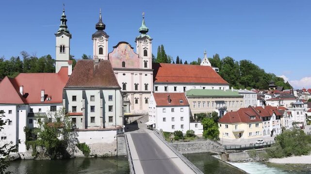River Enns, B&uuml;rgerspitalskirche and Michaelerkirche, Steyr, Upper Austria, Austria