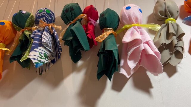 カラフルなてるてる坊主