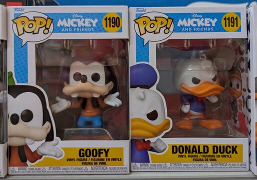 Cajas con figuras Funko Pop de Disney Mickey and Friends, de Donald Duck y Goofy, en un estante de una tienda Carrefour en Madrid, Espa&ntilde;a, 4 de julio de 2026