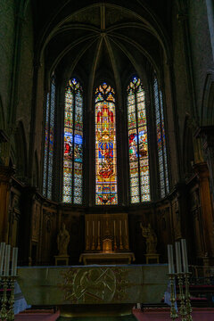 Fenster in der Rotunde der Kathedrale in Dijon