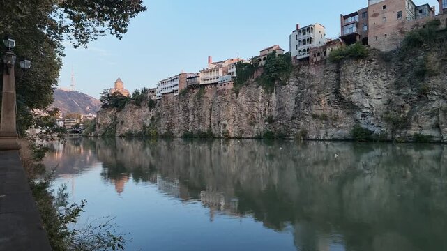 Metekhi Church Above Mtkvari River in Tbilisi
Video panorama of Metekhi Church and historic cliffside houses above the Mtkvari River in Tbilisi, Georgia, with Mtatsminda TV Tower in the distance