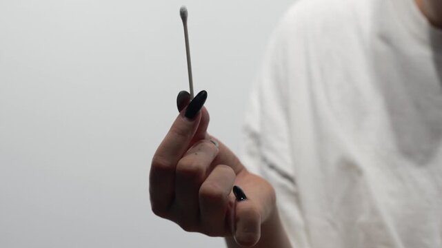 cotton swab for cleaning ears