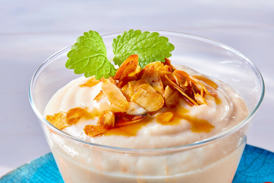 Haselnuss Pudding