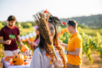 Naklejka premium Woman wearing a festive Halloween headpiece at a vineyard celebration