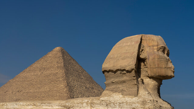 The Great SĂ&trade;&Acirc;Ťphinx and Cheops Pyramid, Giza Plateau, Cairo, Egypt,
