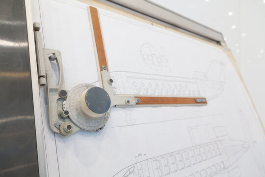 Coordinate-type drafting machine mounted on a drawing board