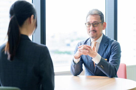 ビジネス　ミーティング　面接　面談