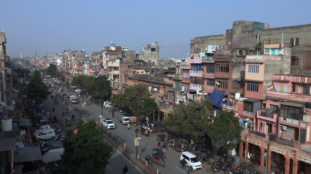 インド・ジャイプル旧市街のラムガンジ・バザール・ロード