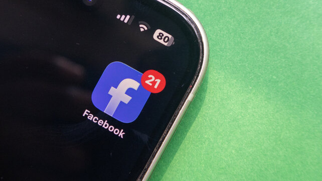 Facebook application icon with red notification badge displayed on smartphone screen with status battery level.