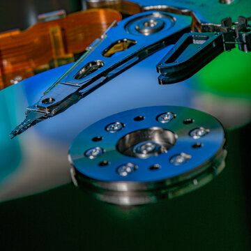 Hard drive reading head over magnetic platter