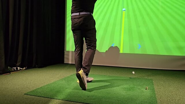 Golf swing practice in indoor simulator with shot trajectory analysis