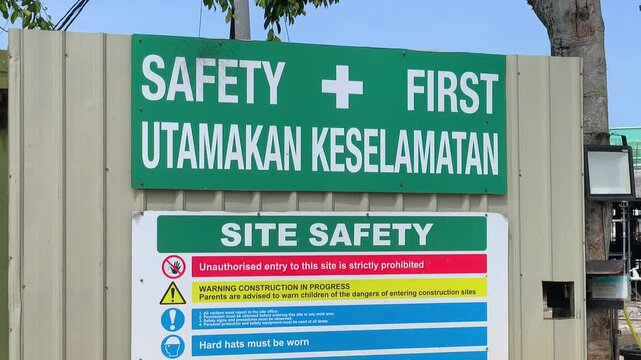 Safety signage installed at the entrance of a construction site. Clear multilingual instructions guide and warn site workers daily.