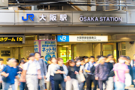 大阪駅・通勤風景