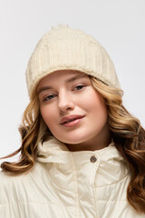 Warm winter vibes with a beautiful woman in cozy fashion © LIGHTFIELD STUDIOS