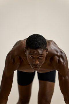 Runner prepares to start race in training setting indoors