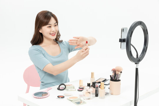 Beauty Influencer Livestreaming Makeup Tutorial with Ring Light