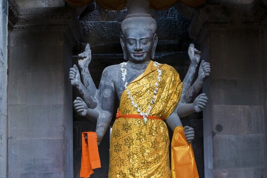 Vishnu statue with baldachin, Angkor Wat, Siem Reap, Cambodia