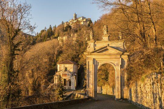 Pilgrimage route with Chapel X, Arco di Sant'Ambrogio and the pilgrimage place Santa Maria del Monte, Sacro Monte di Varese, Baroque, UNESCO World Heritage, Varese, Lombardy, Italy