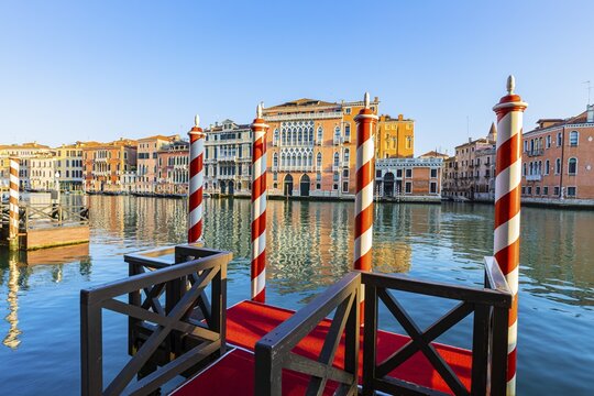 Historical house facades on the Canale Grande in the morning light, Venice, Veneto, Italy