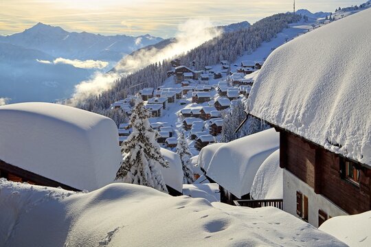 Village view with snow-covered houses, in the back Weisshorn 4505m, Bettmeralp, Aletsch area, Upper Valais, Valais, Switzerland