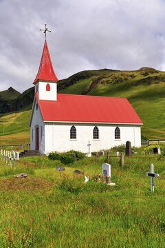 Reyniskirkja, church with cemetery, Reynisfjara, Vik, V&iacute;k &iacute; M&yacute;rdal, Su&eth;urland, Sudurland, South Iceland, Iceland