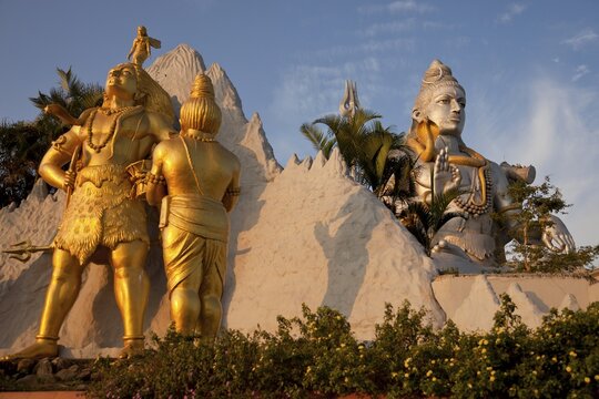 Giant statue of Lord Shiva, Murudeshwar Temple, Murudeshwar, Karnataka, India