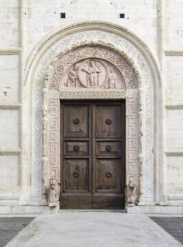 Romanesque main portal, Cathedral San Rufino, Assisi, Province Perugia, Umbria, Italy