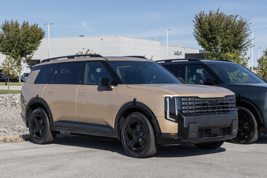Kia Telluride HEV X-Line SX-Prestige AWD 8-seat SUV. Kia offers the Telluride with a 2.5L Turbo Hybrid powertrain. MY:2027