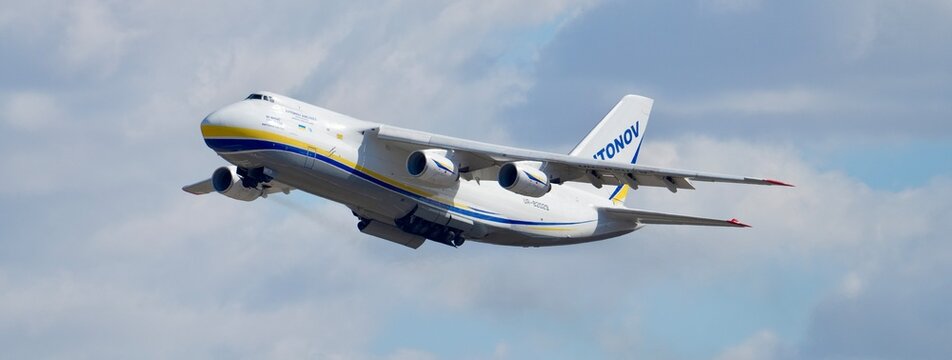 Antonov Airlines AN 124 "be brave like bucha" d&eacute;collage banni&egrave;re
