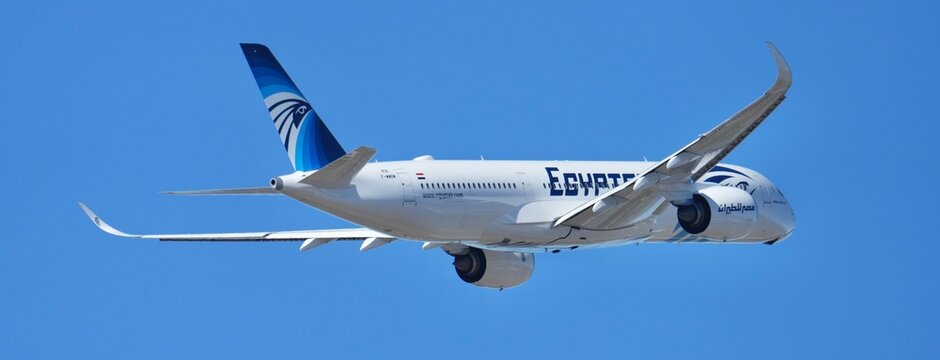 Egyptair A350-900 en vol banni&egrave;re