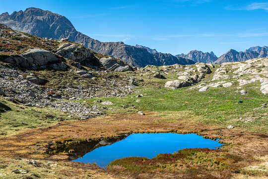 L&rsquo;autunno sta arrivando al Lago del Vej del Bouc, in Valle Gesso, tra stambecchi e camosci