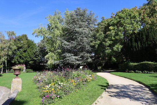 Les jardins de la mairie, parc de l'h&ocirc;tel de ville, parc public, ville d'Epernay, d&eacute;partement de la Marne, France