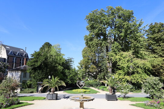 Les jardins de la mairie, parc de l'h&ocirc;tel de ville, parc public, ville d'Epernay, d&eacute;partement de la Marne, France