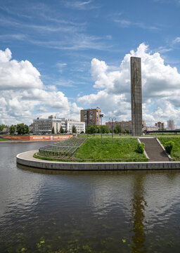 OREL, RUSSIA - MAY 25, 2026: The confluence of the Oka and Orlik rivers in the historical center of Orel (vertical)