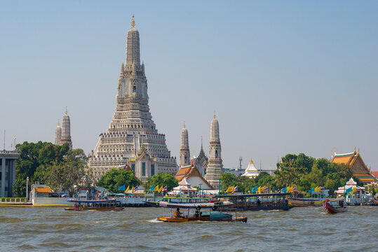 View of Wat Arun (Temple of Dawn) from the Chauphraya River, Bangkok. Thailand