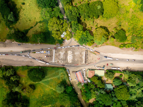 Road construction site causing traffic congestion in costa rica