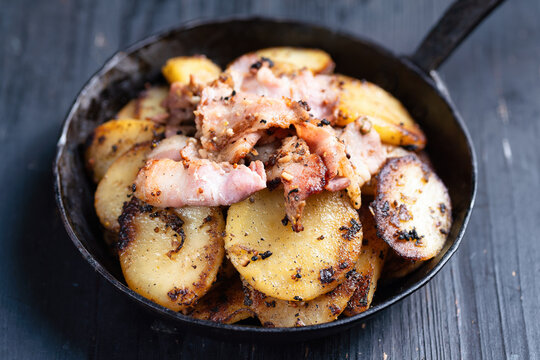rustic skillet potatoes with bacon