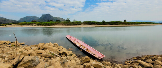 Pink rowboat © idmanjoe