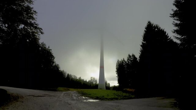 Windpark im Herbst als HDR
