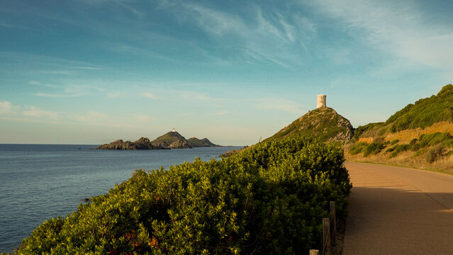 La Punta della Parata (Pointe de la Parata) &egrave; una splendida penisola rocciosa situata a circa 11 chilometri a ovest del centro di Ajaccio, in Corsica, alla fine della famosa Route des Sanguinaires