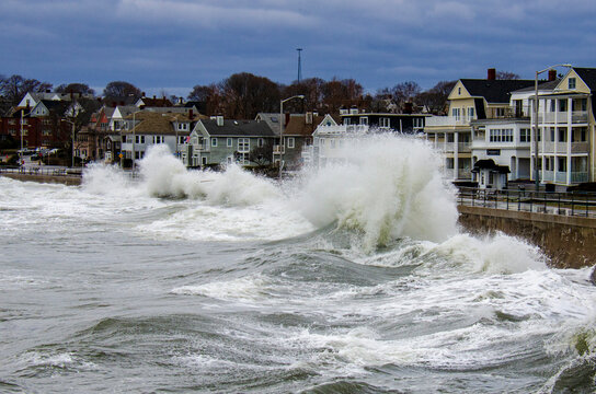 Coastal storm - Nor'easter hitting the north shore of Boston