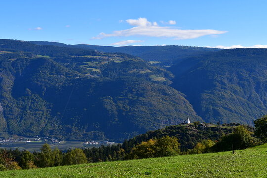Sch&ouml;ne Landschaft bei Naraun in S&uuml;dtirol 