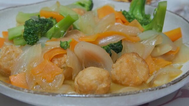おいしい出来上がりの中華料理の様子