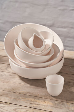 White plain dishes