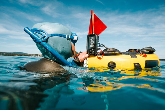 freediver checking sonar on a training buoy