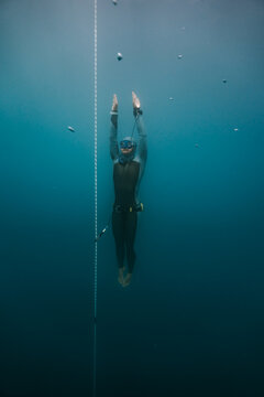 freediver ascending beside a rope with no fins
