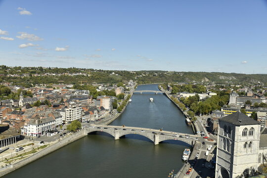 La Meuse et les ponts vu depuis le fort &agrave; Huy (Li&egrave;ge)