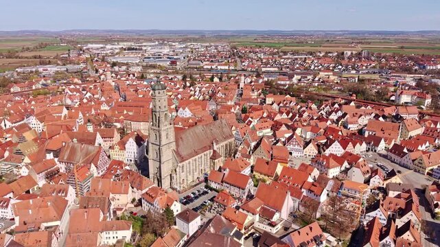 Aerial view of the historic old town of N&ouml;rdlingen with the church of St. Georg and the 90-meter high church tower, called Daniel, Donau-Ries district, N&ouml;rdlinger Ries, Bavaria, Germany