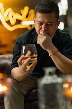 Closeup businessmen holding a glass of whiskey