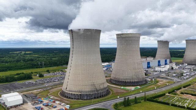 Dampierre‑en‑Burly Nuclear Power Plant, Loiret department, Centre‑Val de Loire region in France, energy facility with multiple reactor units, cooling towers and extensive industrial infrastructure.